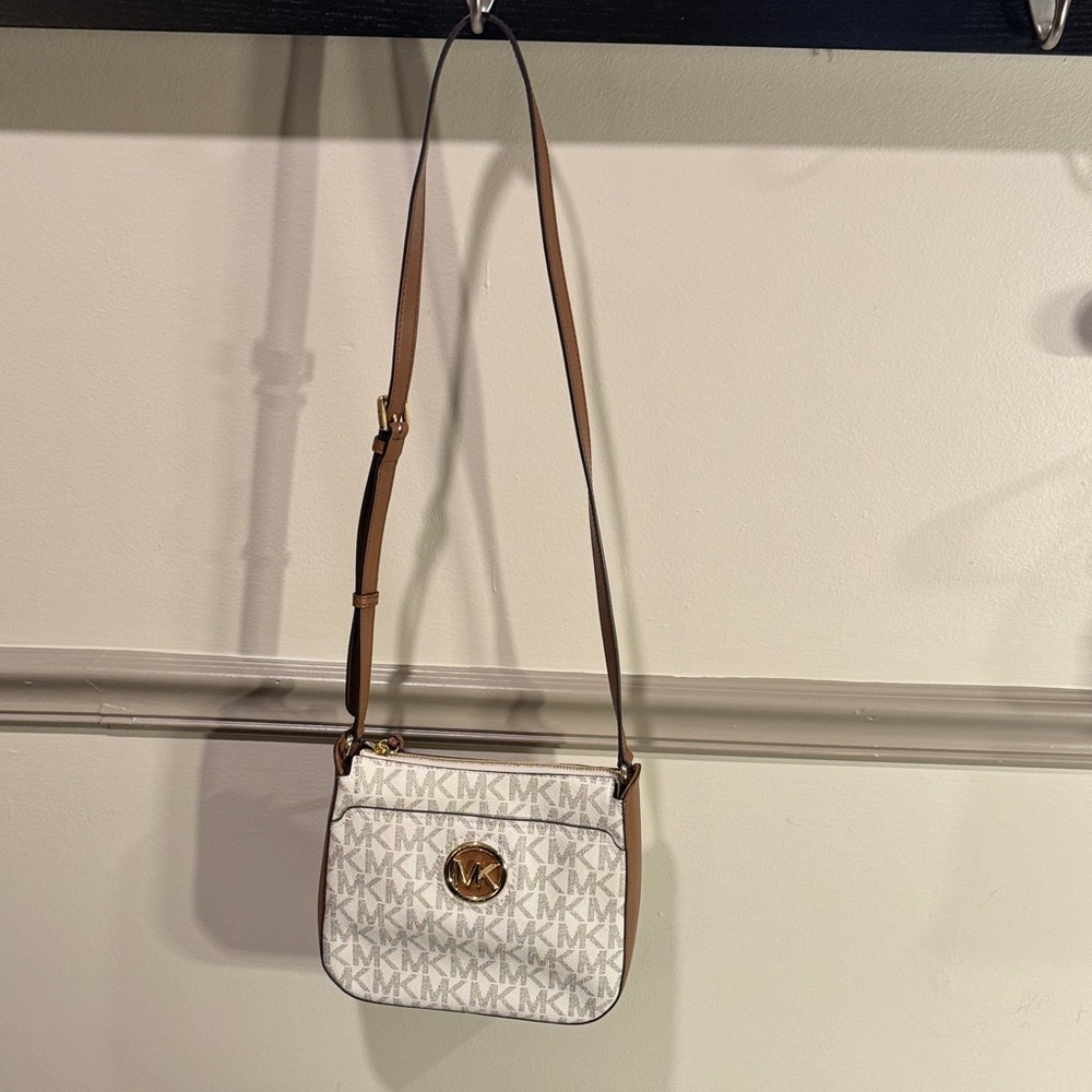 Michael Kors Samira Logo Crossbody Bag - Cream & Acorn Tan - Like New